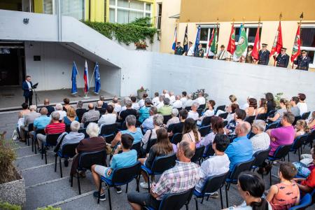 OBČINSKO PRIZNANJE ZA DVA DIRIGENTA, HIŠNIKA, MEDICINSKO SESTRO, ZGODOVINARJA IN PEVSKI ZBOR 9